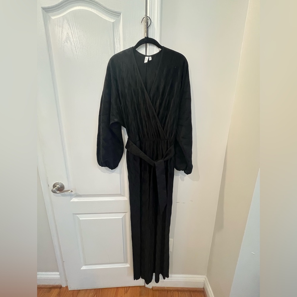 & Other Stories - Flowy Crinkle Long Sleeve Black Jumpsuit - Size Small